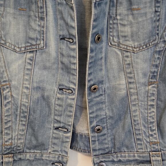 Espirit light wash jean jacket - Picture 2 of 10